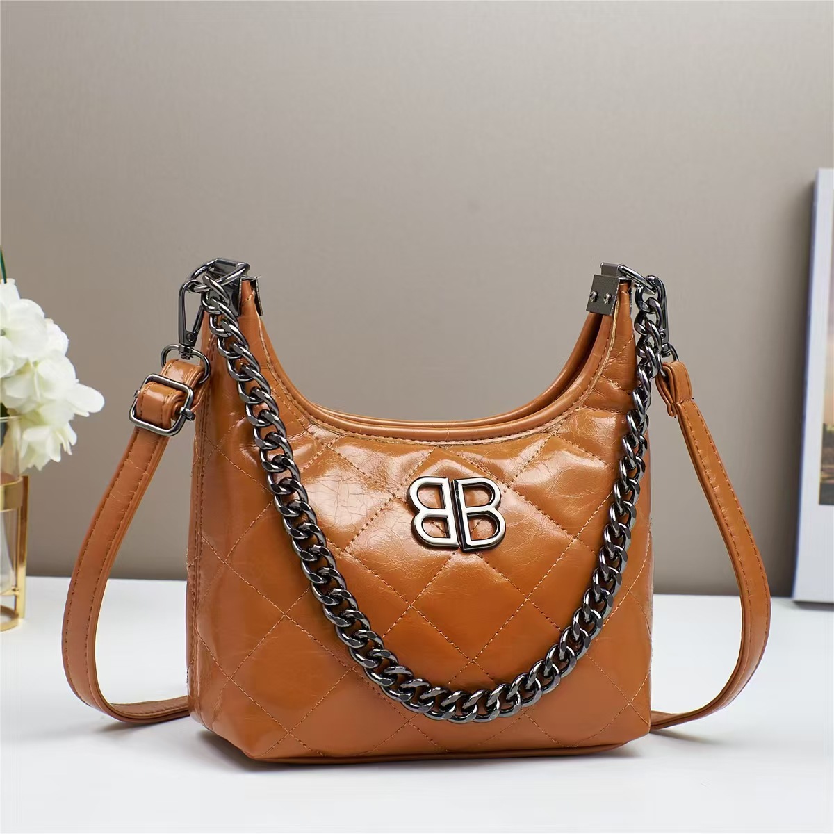 Spring and summer new Korean style simple and versatile single-shoulder crossbody bag, trendy handbag, large bag, elegant, middle-aged women's bag, mom's bag undefined