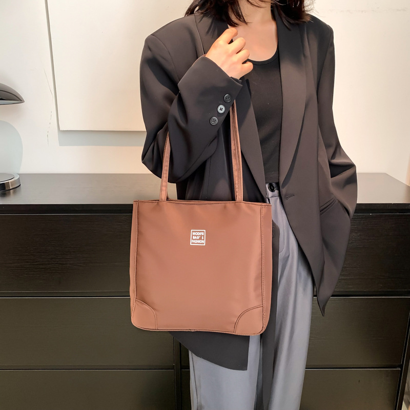 Bag Girl 2022 New large-capacity single-shoulder bag, fashionable and versatile nylon handbag, simple commuting tote bag details Picture