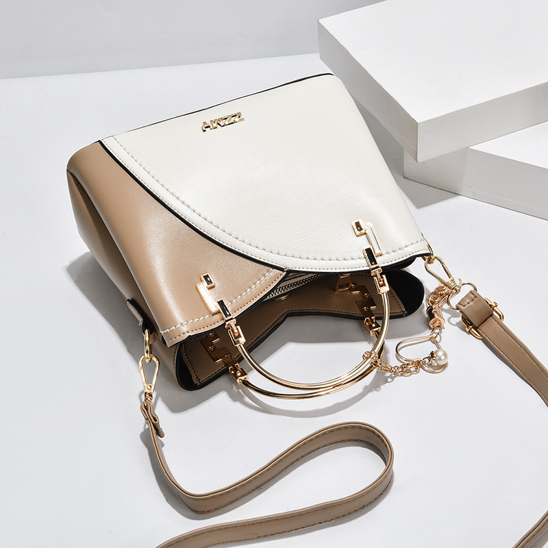 New stylish women's bag for autumn and winter, Korean-style trendy single-shoulder crossbody bag, versatile and fashionable for ladies, large handbag for ladies Application Scenario