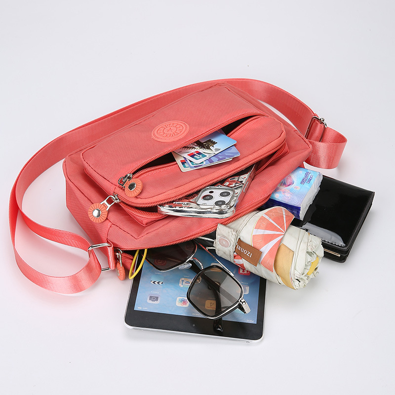 New washed nylon fabric women's bag, single-shoulder crossbody bag, middle-aged and elderly mother's bag, simple and versatile, cross-border export bag Application Scenario