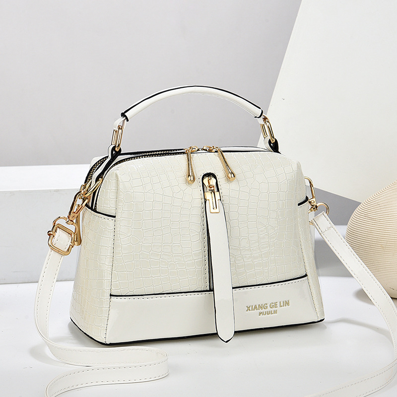 A must-have fashion crossbody bag for women, a versatile summer bag for 2025, a new bestseller from an export manufacturer, a hand-held women's single-shoulder bag undefined