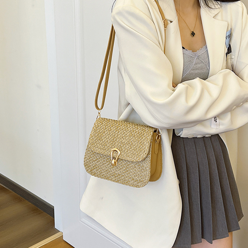 Woven fashion Korean version 2024 Autumn new versatile ins single-shoulder crossbody bag with lock buckle, stylish small square bag for cross-border Specification image