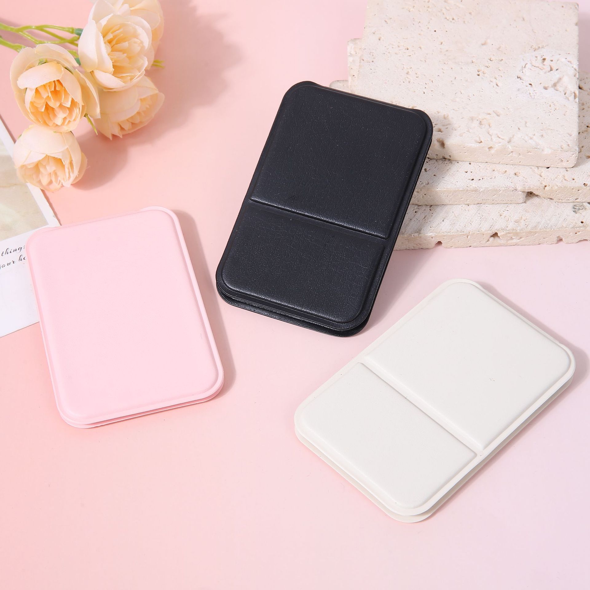 A portable small mirror for women, a simple desktop that can stand upright, ultra-mini student portable women's dressing and folding touch-up mirror