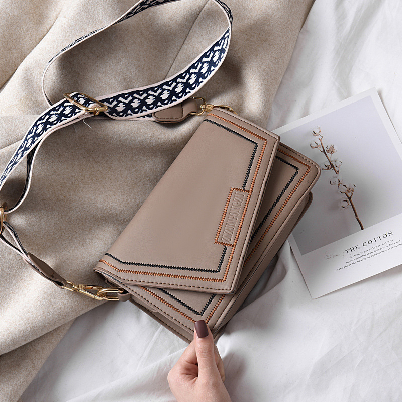 Small square bag, versatile single-shoulder crossbody bag, spring and summer trendy crossbody bag, large capacity, new style, sweet, 2025 fashion undefined