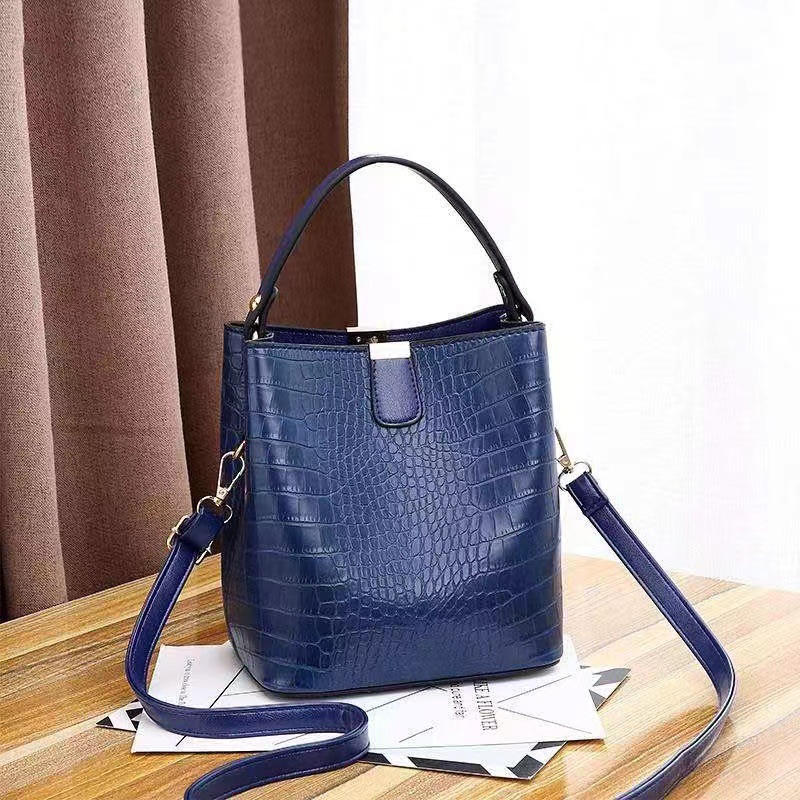 Cross-border retro light luxury bucket bag for women, 2025 new style fashionable and niche soft leather single-shoulder crossbody bag handbag undefined