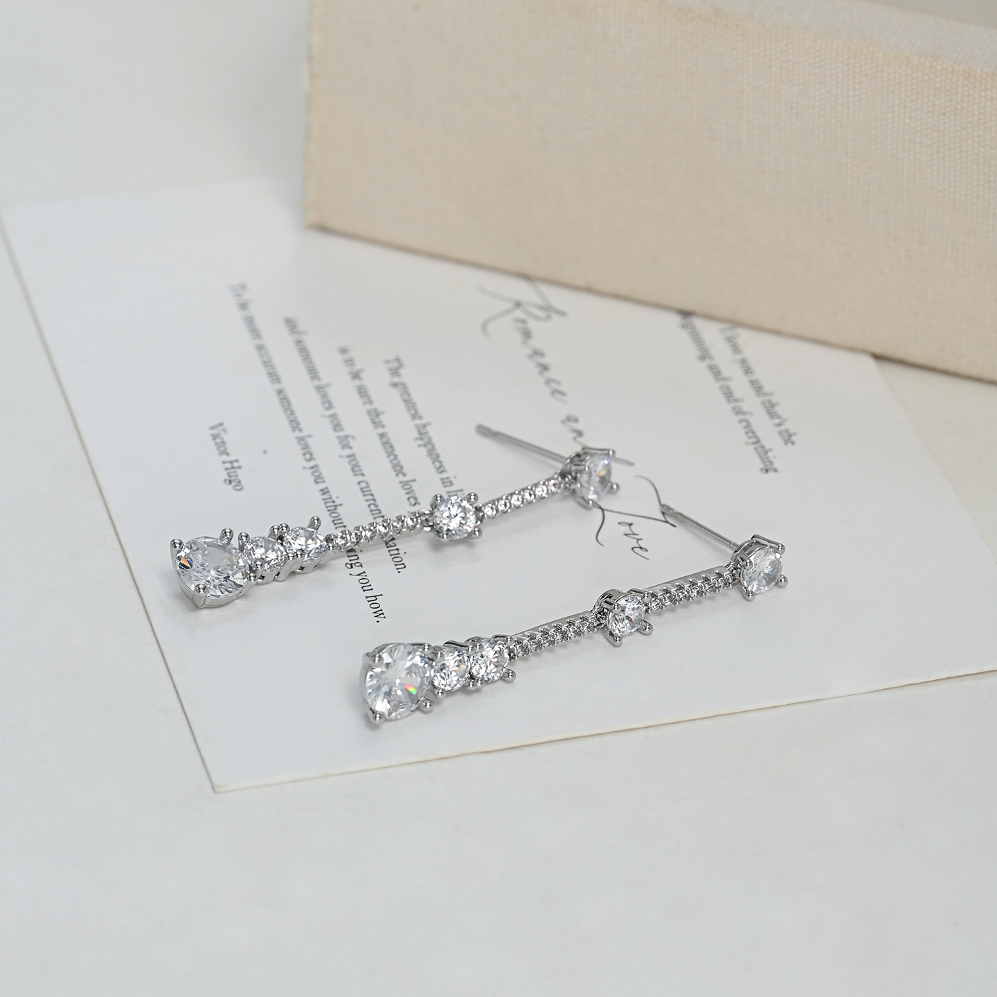 Long gradient small diamond water drop earrings that make the face look small, gentle and exquisite, creating an atmosphere Specification image