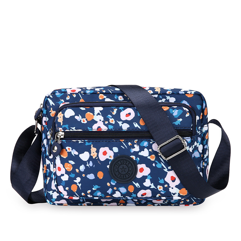 This is a popular water-washable fabric single-shoulder bag for women, middle-aged and elderly people. It is a light and casual bag for shopping and grocery shopping Item Picture
