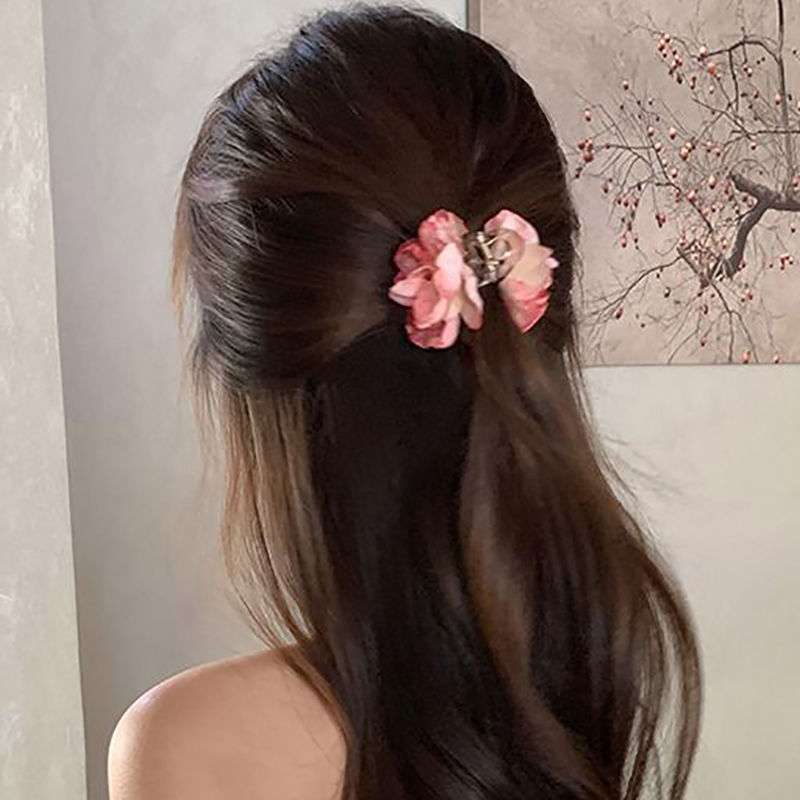 法式温柔风山茶花发夹女2025年新款花朵发卡后脑勺鲨鱼夹发饰头饰白底实物图