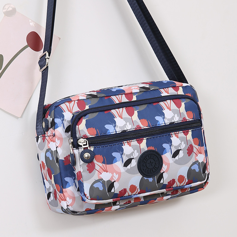This is a popular water-washable fabric single-shoulder bag for women, middle-aged and elderly people. It is a light and casual bag for shopping and grocery shopping undefined