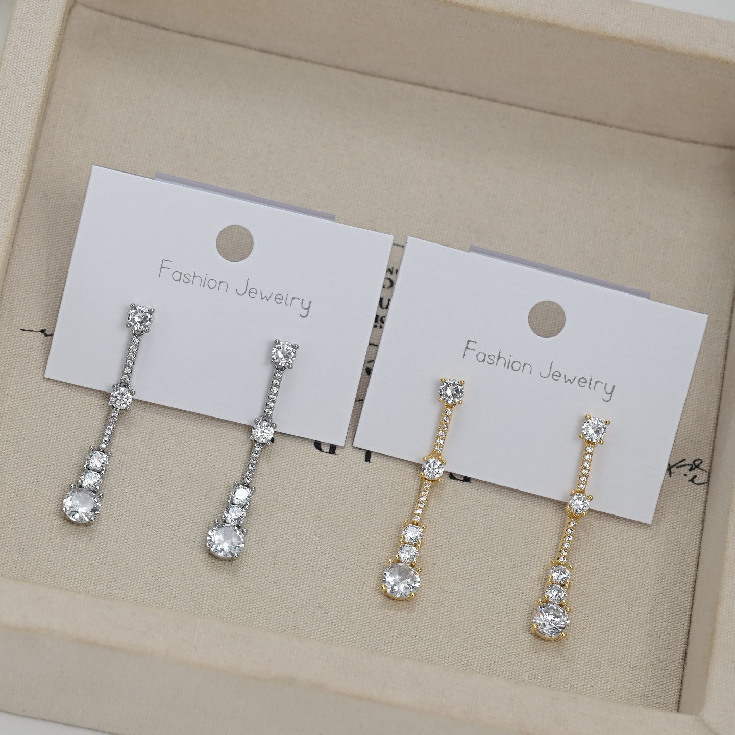 Long gradient small diamond water drop earrings that make the face look small, gentle and exquisite, creating an atmosphere