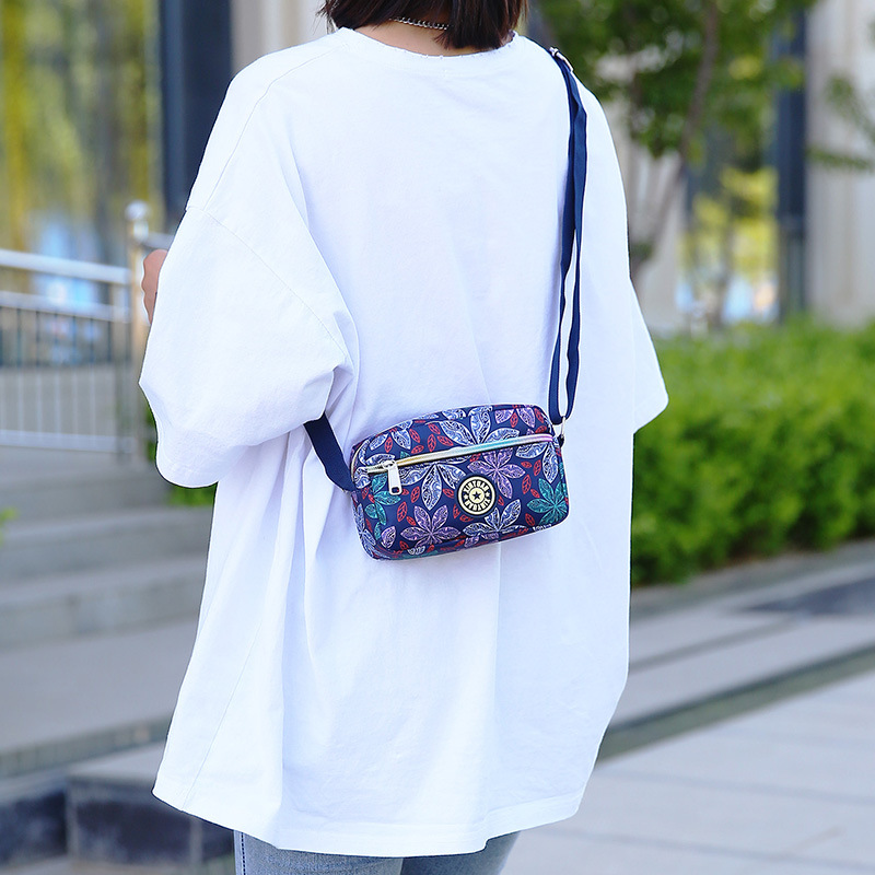 Wholesale of new floral fabric bags, Oxford fabric small bags, single-shoulder crossbody bags, bags for middle-aged and elderly women, and mobile phone bags for street stalls and night markets details Picture