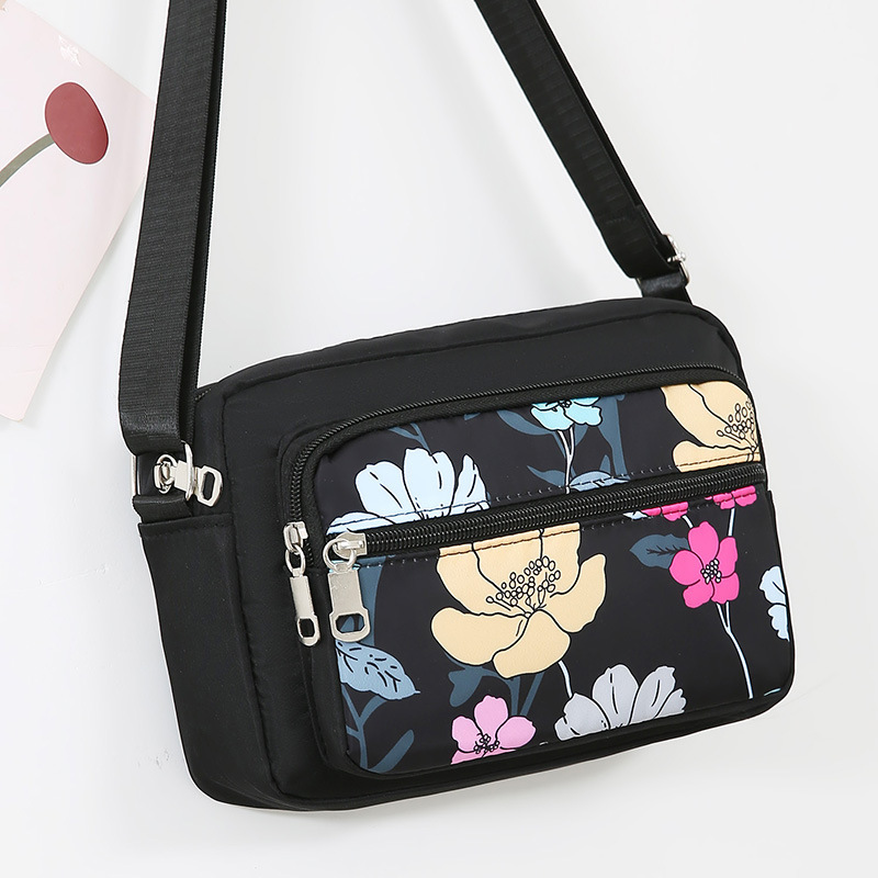中年妈咪包斜挎包新款女士时尚单肩包休闲拉链印花尼龙布帆布包包 undefined