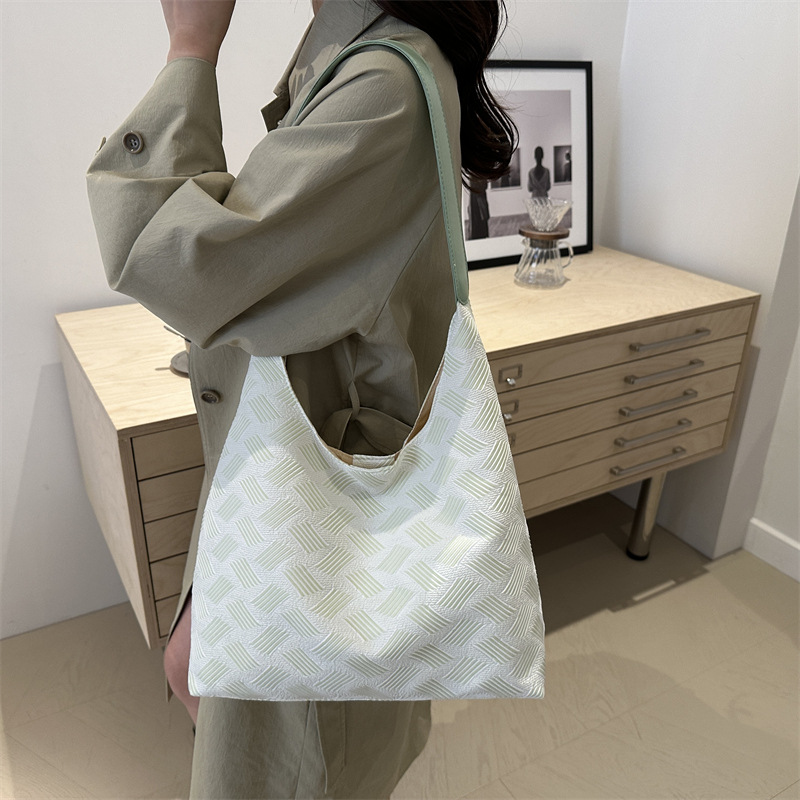 Fashionable and versatile, fresh and sweet, bubble-designed women's bag, large-capacity commuting student shoulder bag, underarm bag Specification image