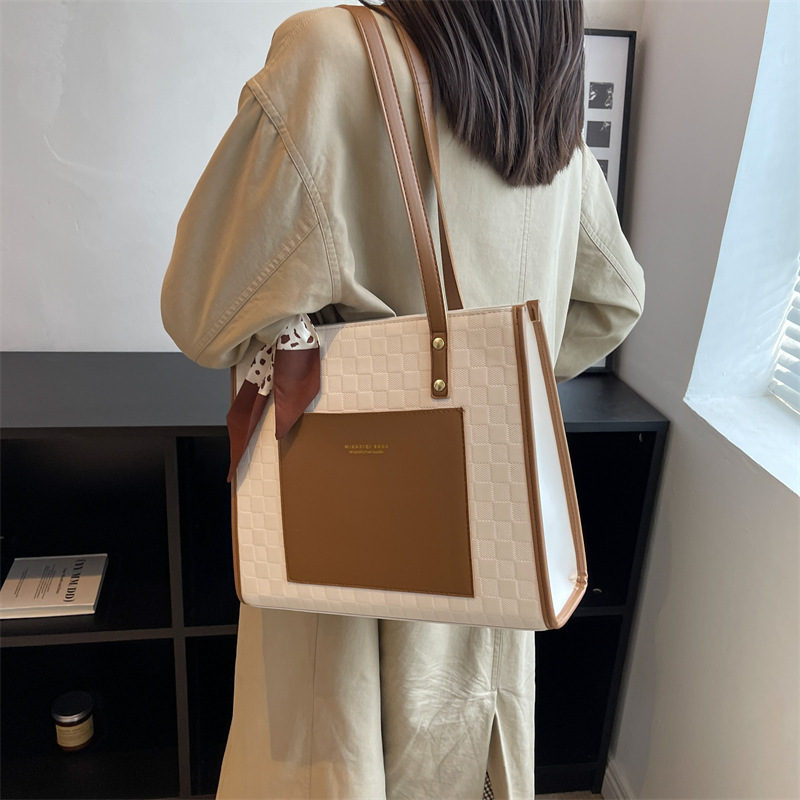 The 2023 new popular tote bag for women, a large-capacity commuting bag for work, and a high-quality single-shoulder bag undefined