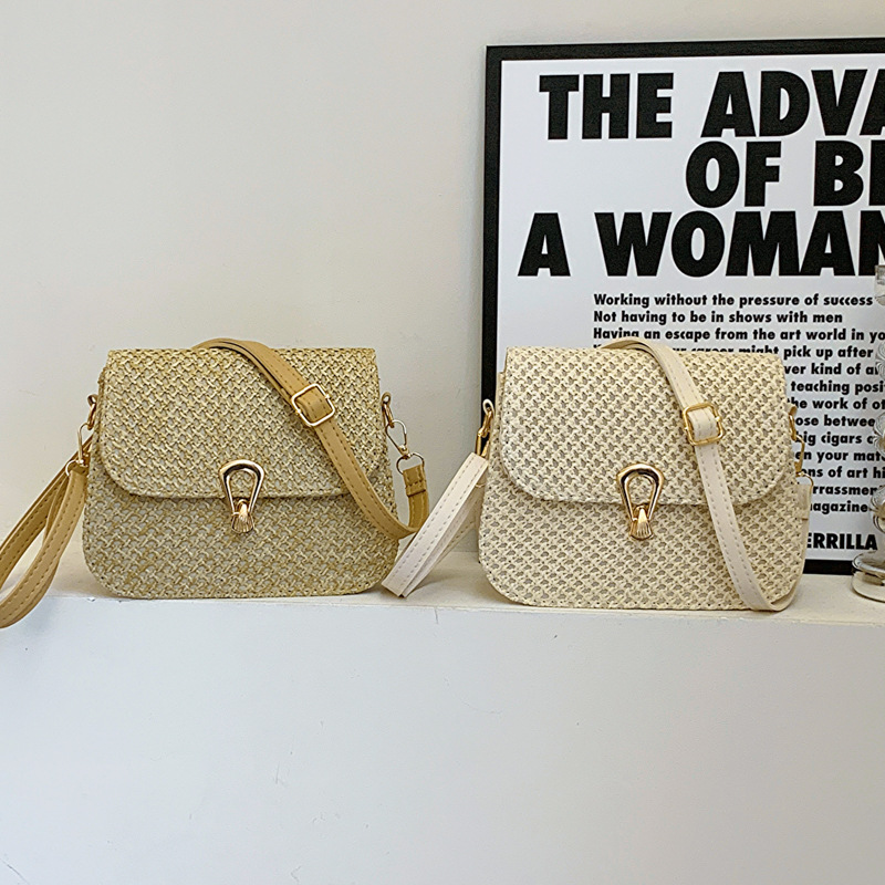 Woven fashion Korean version 2024 Autumn new versatile ins single-shoulder crossbody bag with lock buckle, stylish small square bag for cross-border Application Scenario
