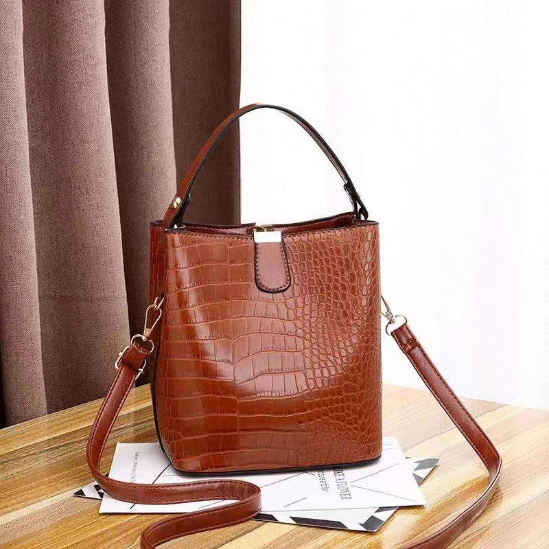 Cross-border retro light luxury bucket bag for women, 2025 new style fashionable and niche soft leather single-shoulder crossbody bag handbag Item Picture