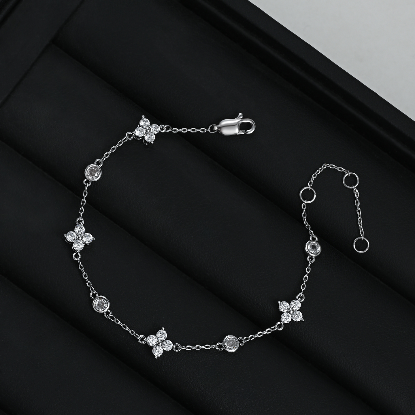 إنها أنيقة، رفاهية، وحس رفيع Item Picture