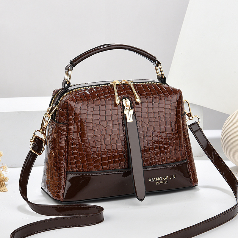 A must-have fashion crossbody bag for women, a versatile summer bag for 2025, a new bestseller from an export manufacturer, a hand-held women's single-shoulder bag undefined
