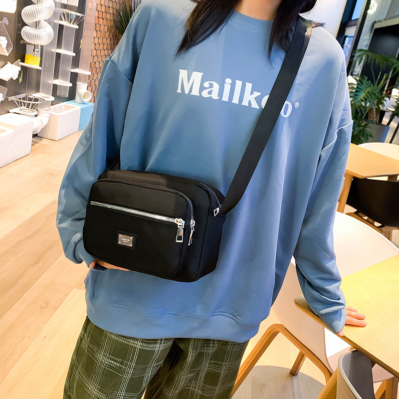 Best-selling Oxford cloth women's bag, durable and wear-resistant, single-shoulder crossbody bag, shopping bag for middle-aged and elderly mothers, lightweight small bag Application Scenario
