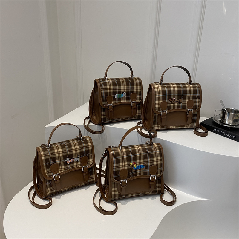 Korean Instagram girls' bag 2024 new autumn retro checkered backpack, niche quality commuter crossbody bag Application Scenario