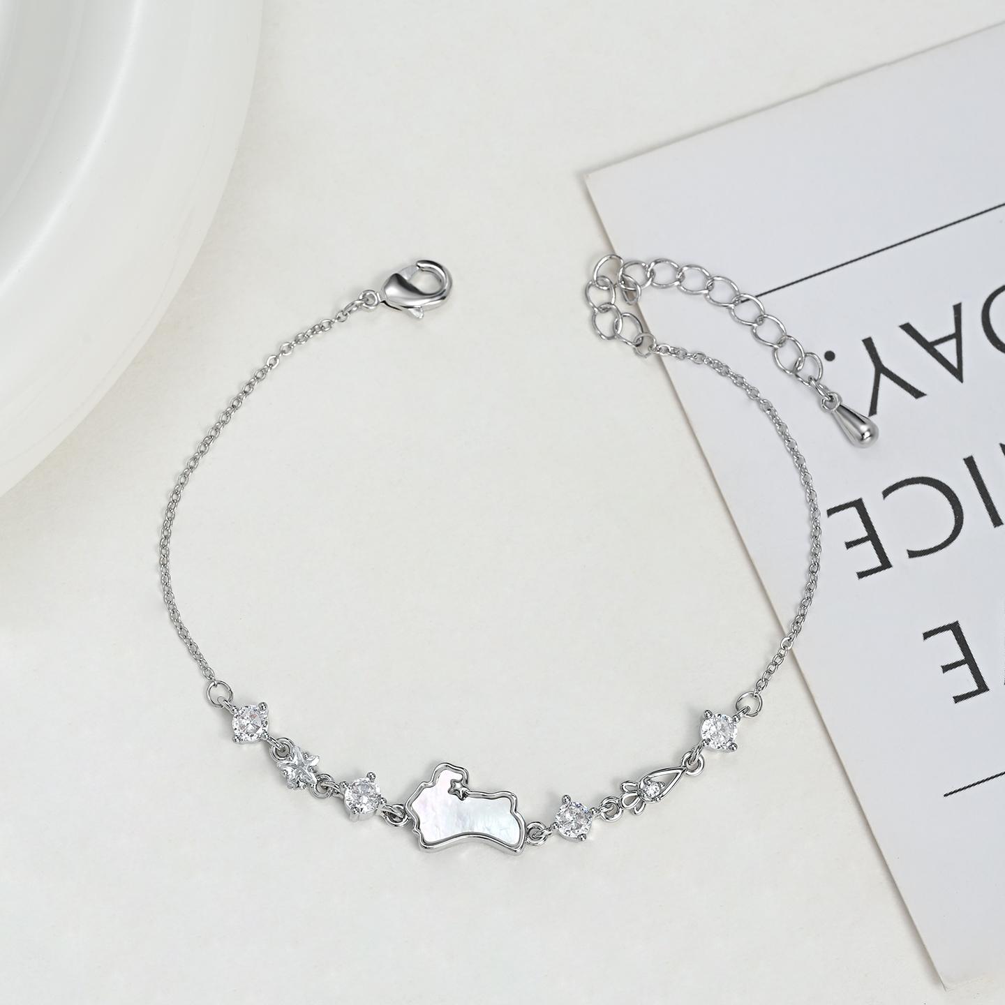 White mother-of-pearl pony diamond-encrusted fine bracelet for women, adjustable extension chain, a niche commuting accessory, a versatile daily outfit Specification image