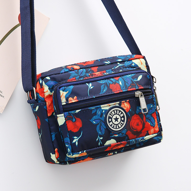 Best-selling printed fabric bags, women's bags, casual and versatile crossbody bags, large-capacity and durable mom bags, stall bags wholesale Application Scenario