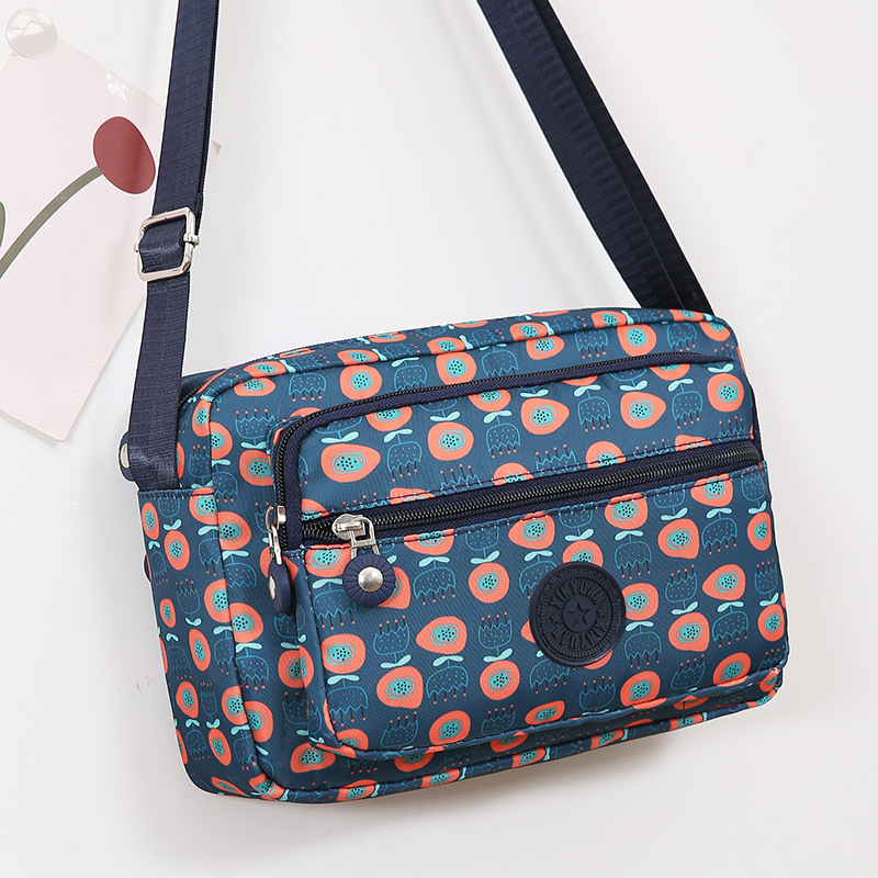 This is a popular water-washable fabric single-shoulder bag for women, middle-aged and elderly people. It is a light and casual bag for shopping and grocery shopping undefined