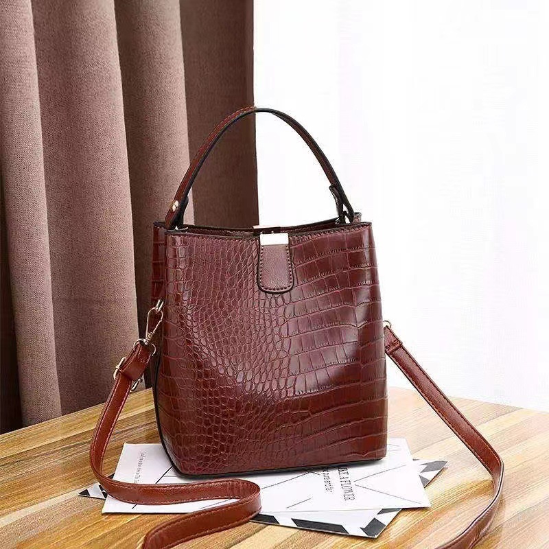 Cross-border retro light luxury bucket bag for women, 2025 new style fashionable and niche soft leather single-shoulder crossbody bag handbag undefined