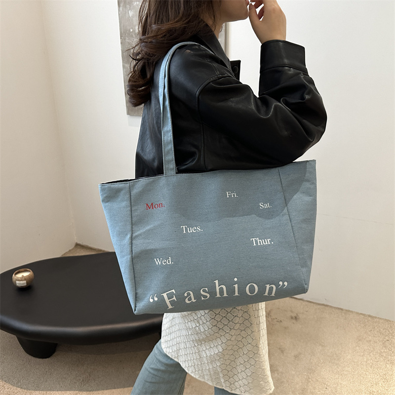 2024 Trendy retro printed denim, niche design, simple single-shoulder bag for women's commuting, fresh and clean, large underarm bag details Picture