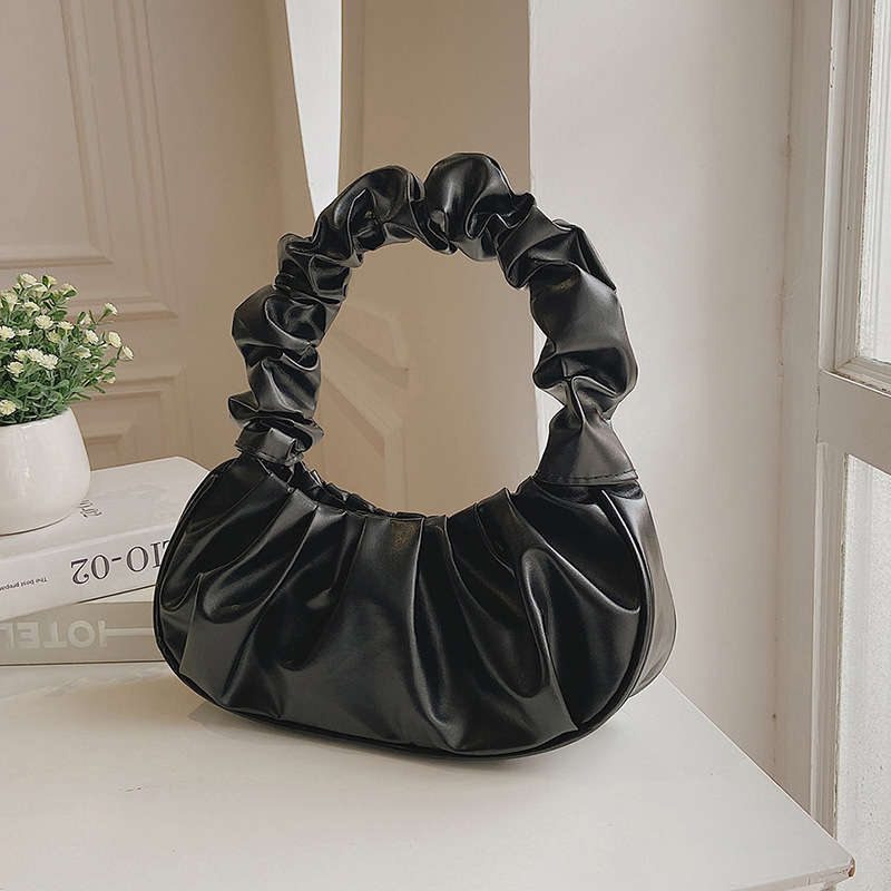 "Bag Girl 2022 New Korean-style single-shoulder dumpling bag, French bag, fashionable cloud bag, pleated hand-held armpit bag. Application Scenario