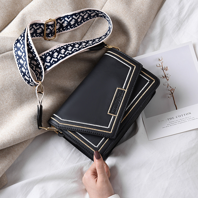Small square bag, versatile single-shoulder crossbody bag, spring and summer trendy crossbody bag, large capacity, new style, sweet, 2025 fashion undefined