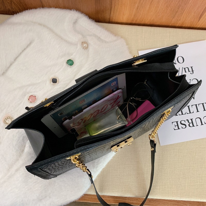 2024 Summer New fashion mom bag manufacturer direct mail single-shoulder crossbody bag, versatile and elegant for ladies in foreign trade Application Scenario