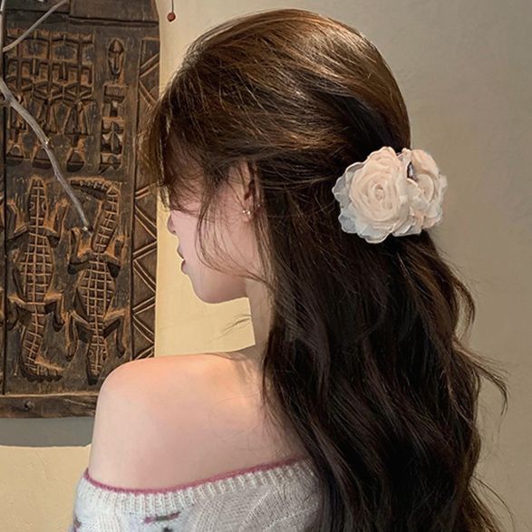 法式温柔风山茶花发夹女2025年新款花朵发卡后脑勺鲨鱼夹发饰头饰产品图