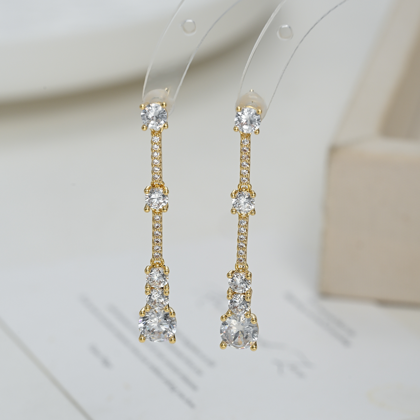 Long gradient small diamond water drop earrings that make the face look small, gentle and exquisite, creating an atmosphere Item Picture