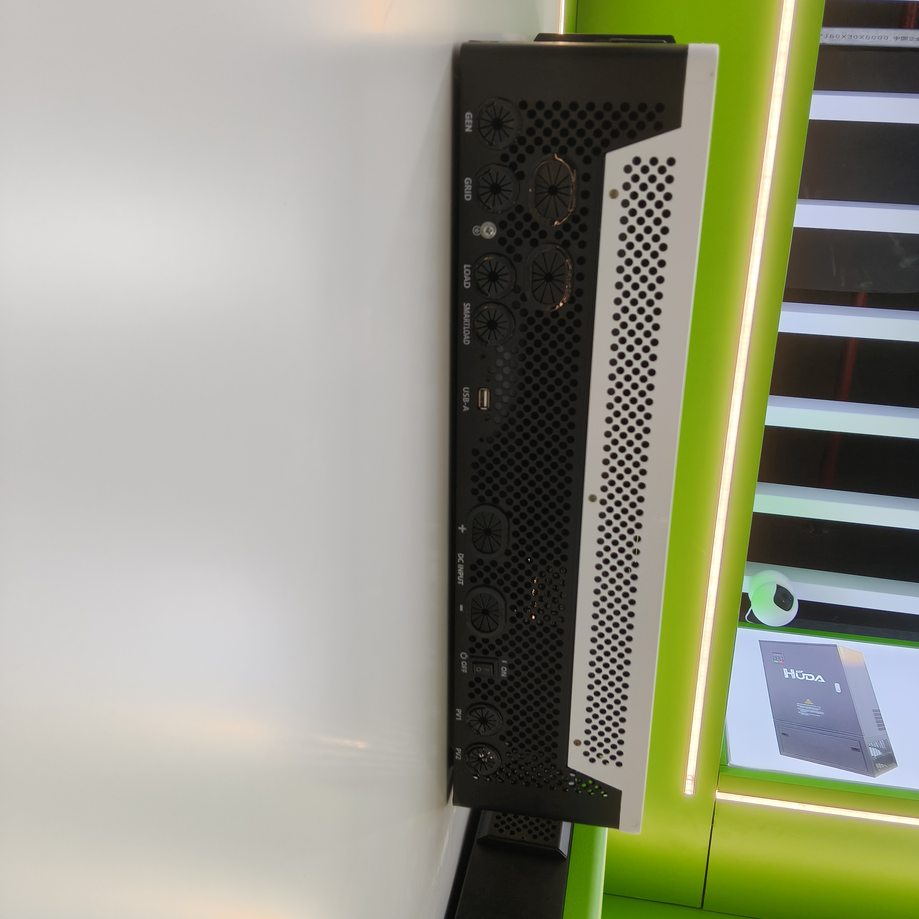 HUDA 12KW off-grid and grid-connected photovoltaic inverter 48V compatible lithium battery lead-acid 250A MPPT reverse control integrated machine Application Scenario