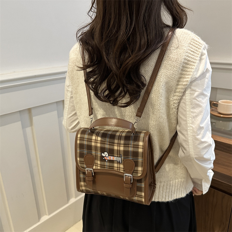 Korean Instagram girls' bag 2024 new autumn retro checkered backpack, niche quality commuter crossbody bag Specification image