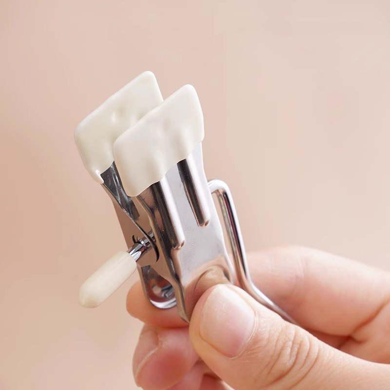 3-shaped clip, multi-functional hook clip, special for trousers, home storage, stainless steel seamless, strong single clothes drying clip Application Scenario