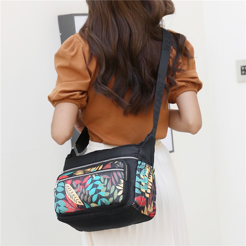 New mom bag, nylon fabric, women's printed single-shoulder crossbody bag, large-capacity canvas bag, middle-aged and elderly travel backpack Application Scenario