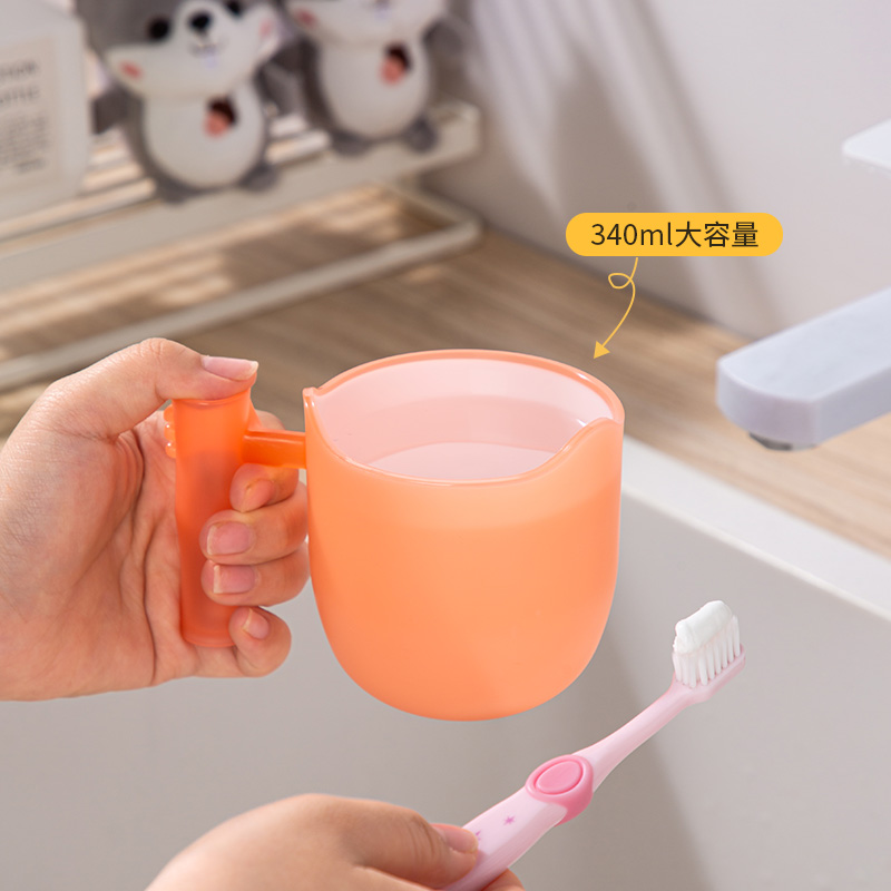 【CL】25Q4#6130 Miaozhu Two-Color Children's Cup (340ml) Red + Green + Blue + Purple Mixed Application Scenario