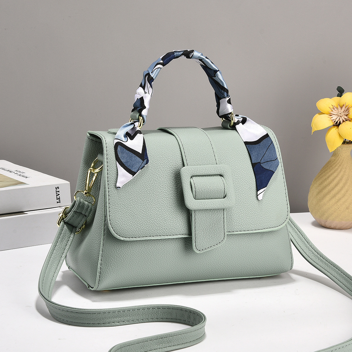 Single-shoulder crossbody bag trend manufacturer Korean style simple crossbody bag, fashionable mom bag, new summer bag for women, fashionable and versatile Application Scenario