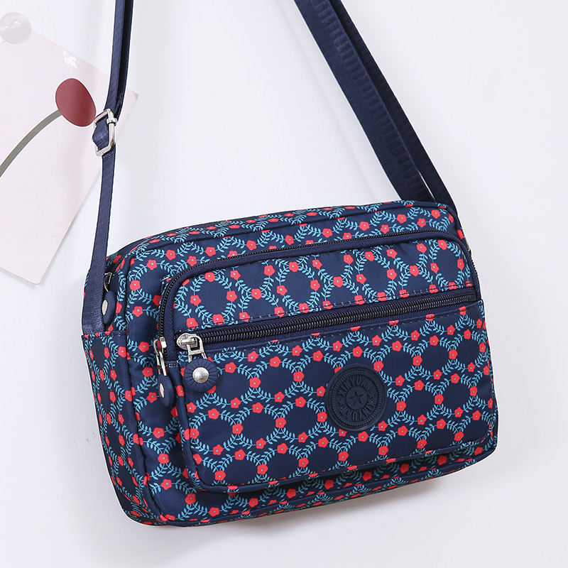 This is a popular water-washable fabric single-shoulder bag for women, middle-aged and elderly people. It is a light and casual bag for shopping and grocery shopping undefined