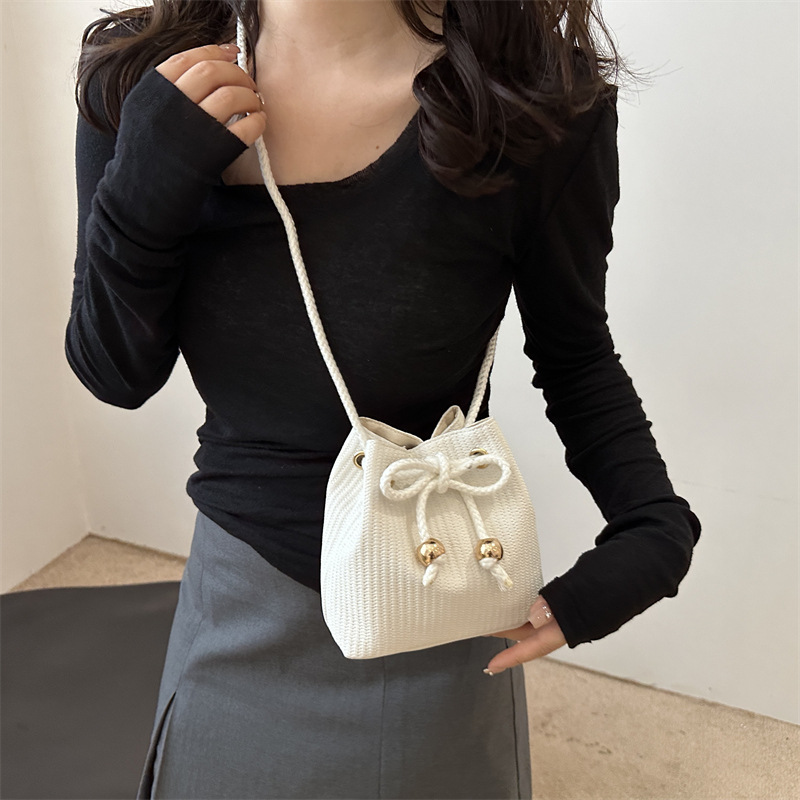 2024 Casual and simple bucket bag, fashionable and stylish, retro and trendy commuting bag, new single-shoulder bag for women in autumn and winter Specification image