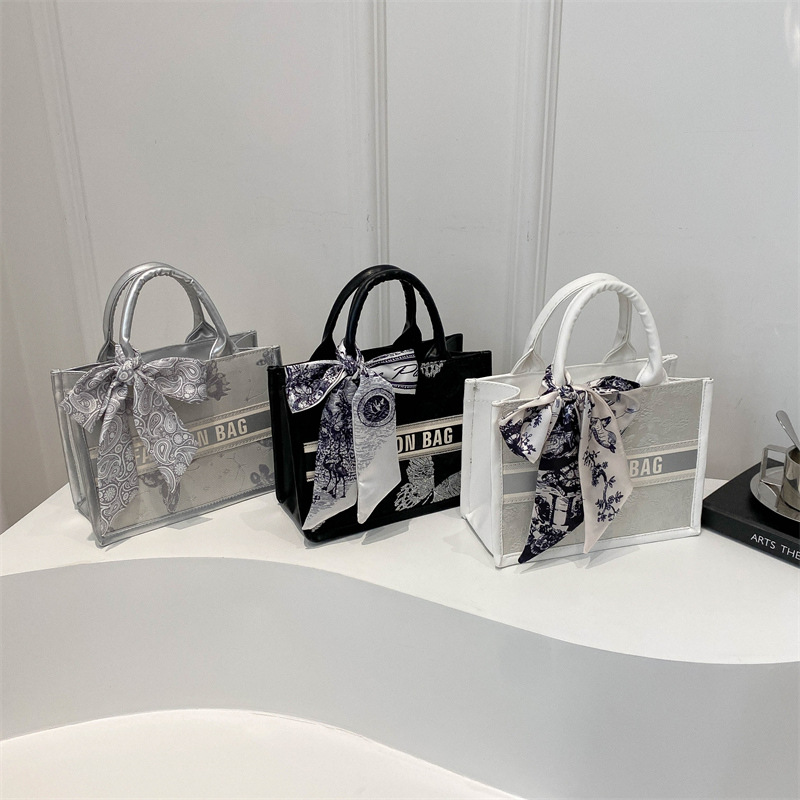 Cross-border bags: Women's summer hand-held large-capacity, high-quality women's bags, embroidered hand-held tote bags, high-quality commuting underarm bags Application Scenario