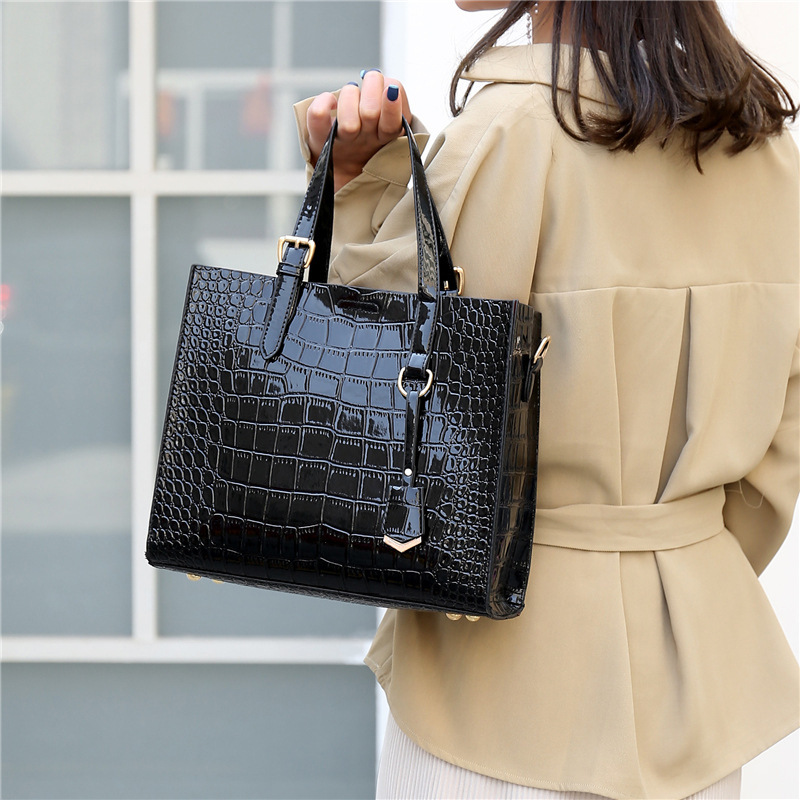 New 2021 women's bag, mother and child bag, niche design, hand-held women's Korean-style crossbody bag, trendy and fashionable Application Scenario