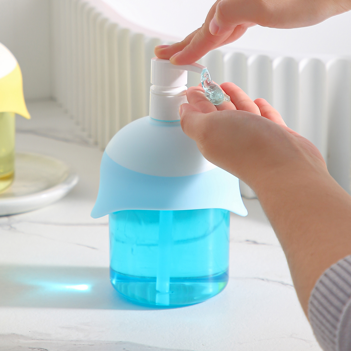 【CL】25Q4#6238 Qimeng Shampoo Bottle (480ml) Application Scenario