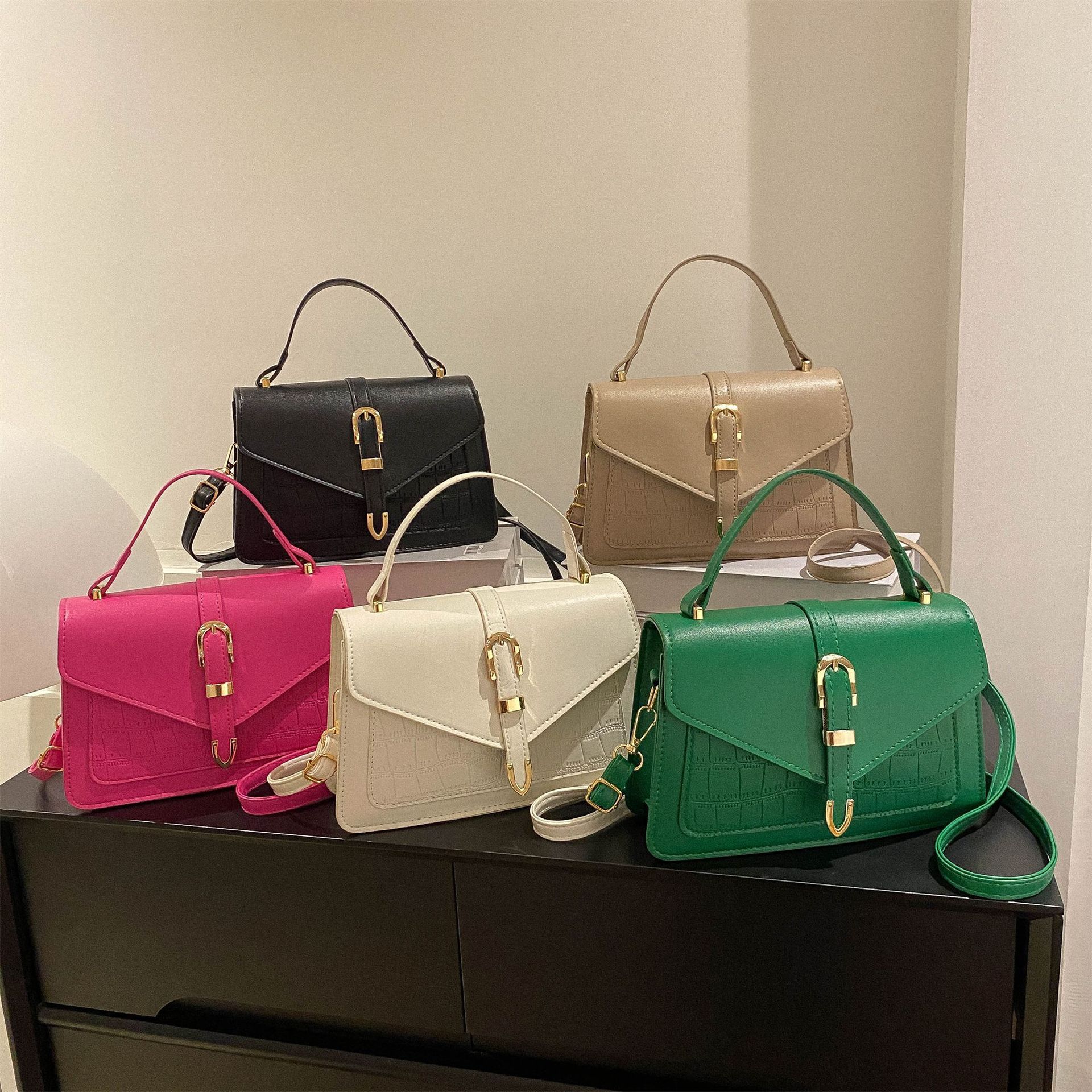 A trendy and simple single-shoulder crossbody casual commuting small square handbag designed for women in the summer of 2023 full image