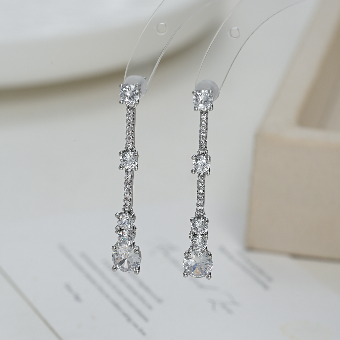 Long gradient small diamond water drop earrings that make the face look small, gentle and exquisite, creating an atmosphere Application Scenario