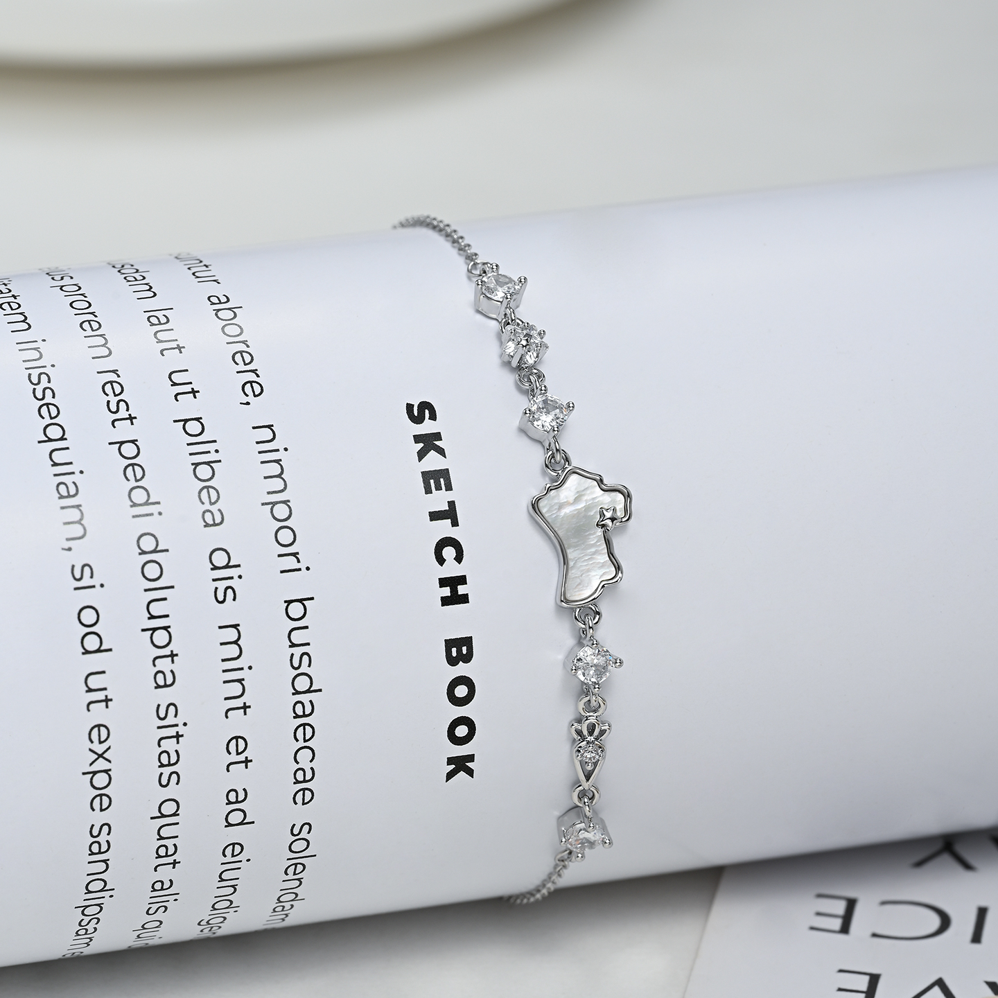 White mother-of-pearl pony diamond-encrusted fine bracelet for women, adjustable extension chain, a niche commuting accessory, a versatile daily outfit Application Scenario