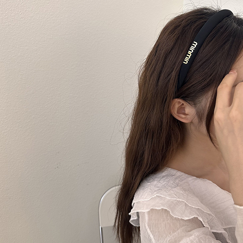 Black satin hairpin headband for women 2023 new style for washing face and pressing hair. Versatile and high-end headwear for going out Application Scenario