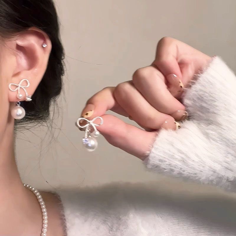 Silver exquisite ear buckles, light luxury and high-end earrings, women's niche design, fashionable, simple and versatile, elegant earrings with silver needles undefined